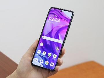 認為razr 60 ULTRA太貴難下手？摩托羅拉razr 50 ULTRA現在入手超划算(2025.5)