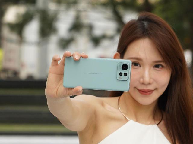 華碩推出Zenfone年中慶活動！購機免費送Whoscall一年訂閱與MOFT三角支架