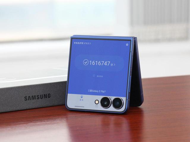 改用Exynos 2500處理器有變更好嗎？三星Z Flip7效能跑分實測帶你看真相