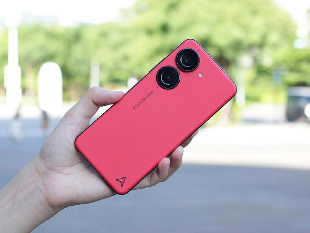 預設數位助理改為Gemini 華碩Zenfone 10釋出2025年8月安全性更新