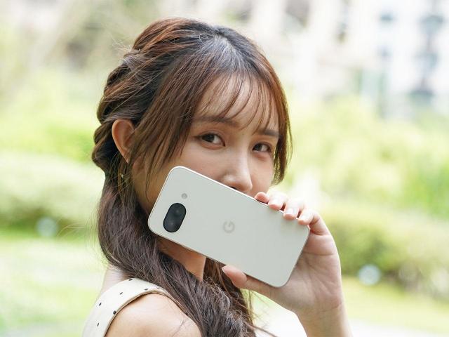 6.3吋Google小尺寸手機上市半年便宜多少錢？Pixel 9a通路最低價格一次看(2025.10)