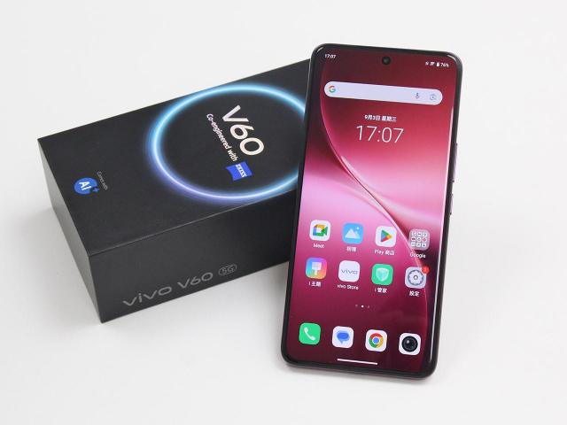不只登錄送泡泡瑪特ZSIGA聯名禮盒!10月底前到遠傳買vivo V60加碼送限量掛繩