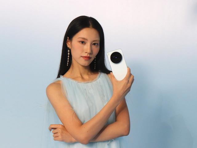 vivo X300系列啟動盲購活動!10/29前登記並預購加贈1年螢幕意外保固
