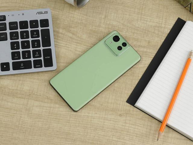 華碩線上商城Zenfone 11 Ultra這款顏色大降價！10月購機再送手機殼與半年延保