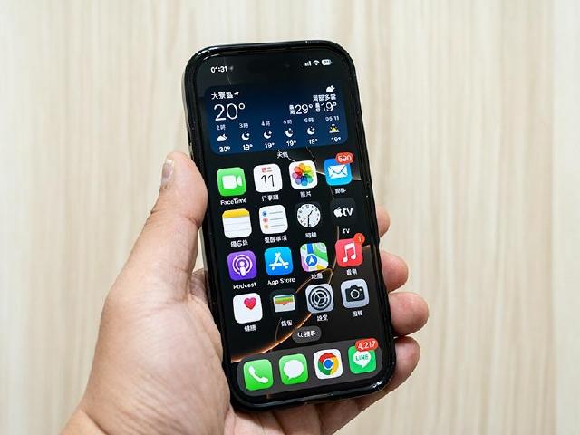 iPhone圖示太小？兩招輕鬆放大，長輩也能輕鬆用