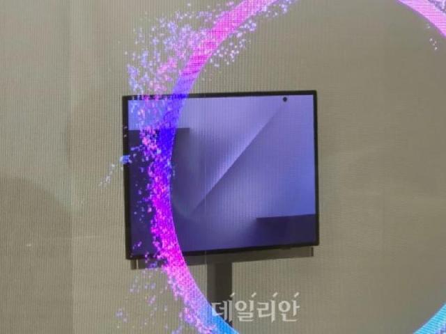 三星三摺疊螢幕手機外觀曝光!宣傳動畫透露摺疊方式