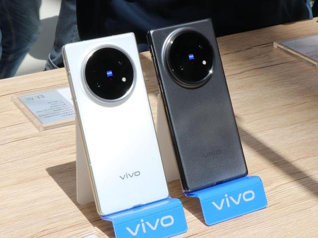 vivo大摺疊手機X Fold5上市3個月便宜多少錢？通路最低價格一次看(2025.11)
