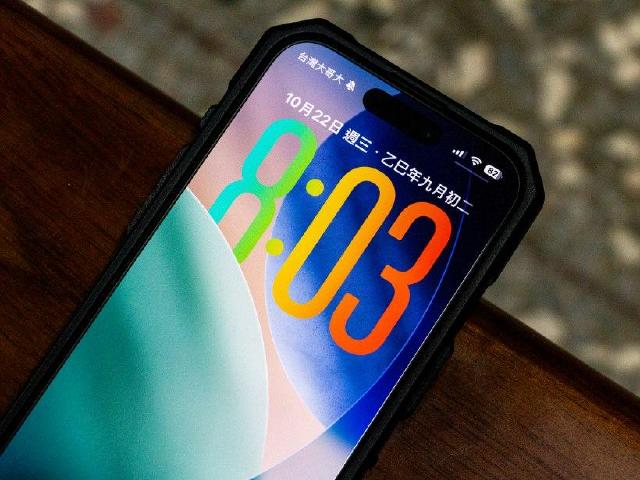 iOS 26新玩法！教你使用漸層、彩虹打造夢幻時間字體