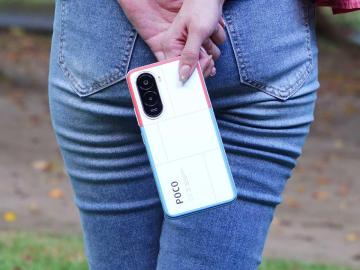 6.9吋大螢幕與7千大電量手機！POCO M7上市3個月通路最低價格一次看(2025.11)