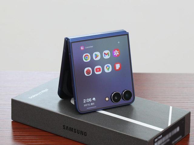 小尺寸機身單手好拿又好用！三星Z Flip7摺疊手機通路最低價格一次看(2025.11)