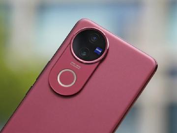 嫌X300 Pro太貴改買vivo V50拍人像照也不錯！通路最低入手價格一次看(2025.11)