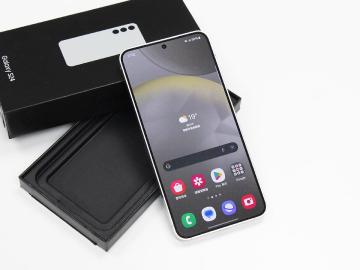 SAMSUNG小尺寸旗艦手機現在買超划算！三星S24通路最低價格一次看(2025.12)