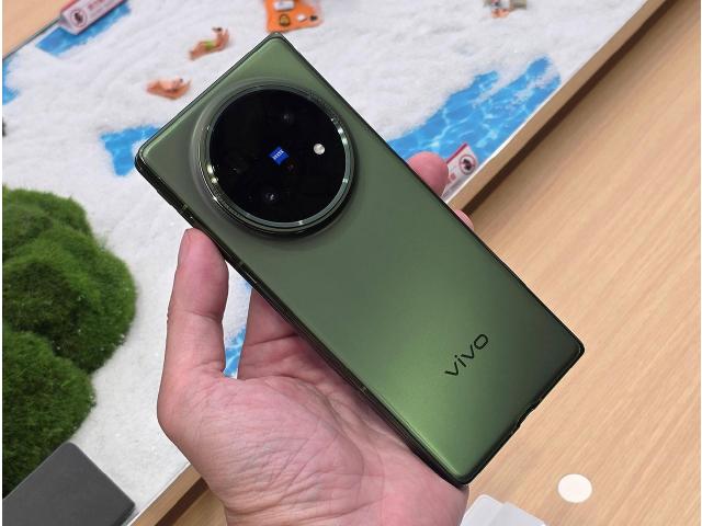 vivo摺疊手機現在買省7千！蔡司影像旗艦X Fold5通路最低價格一次看(2025.12)