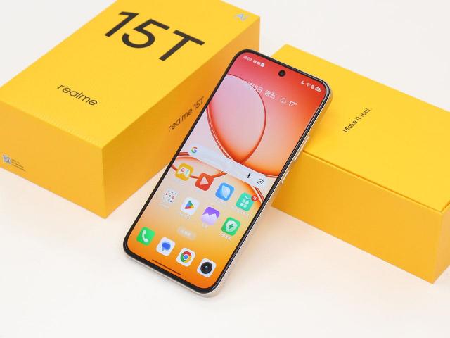 入門手機規格新標竿！7千超大電量、IP69防水 realme 15T開箱跑分實測