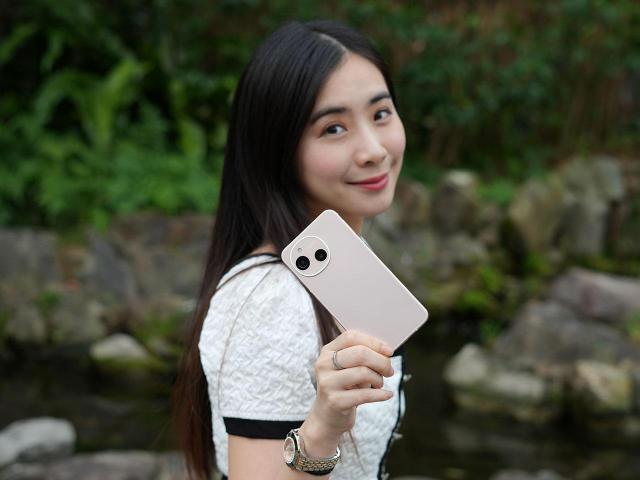 夏普主打輕巧機身的6.1吋AI手機！SHARP AQUOS sense10開箱與跑分