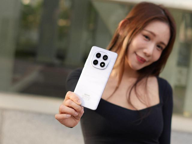 輕薄設計的紅米耐用小金剛！REDMI Note 15 5G開箱跑分實測