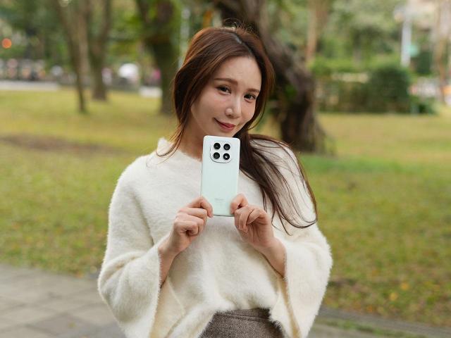 AMOLED曲面、紅米4G大電量小金剛！REDMI Note 15開箱