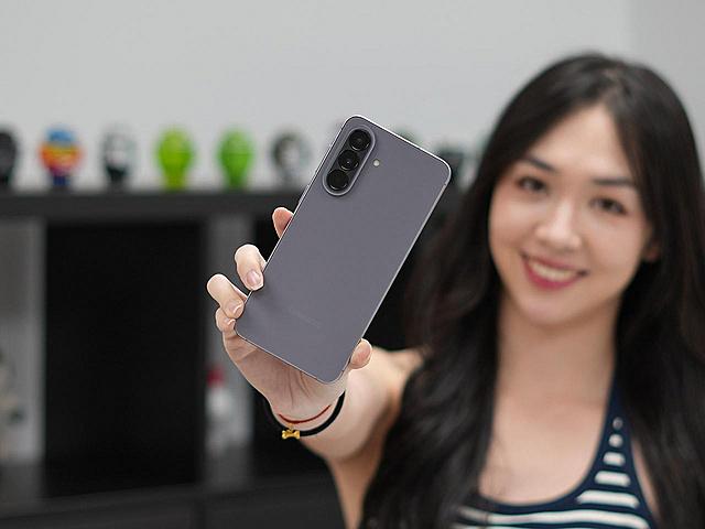 三星A57搭配5G 599上網吃到飽最低專案價多少錢？2026年9月三大電信購機費用一次看