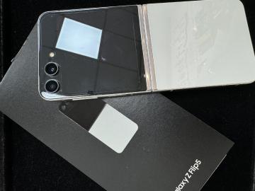 SAMSUNG Galaxy Z Flip5 512GB